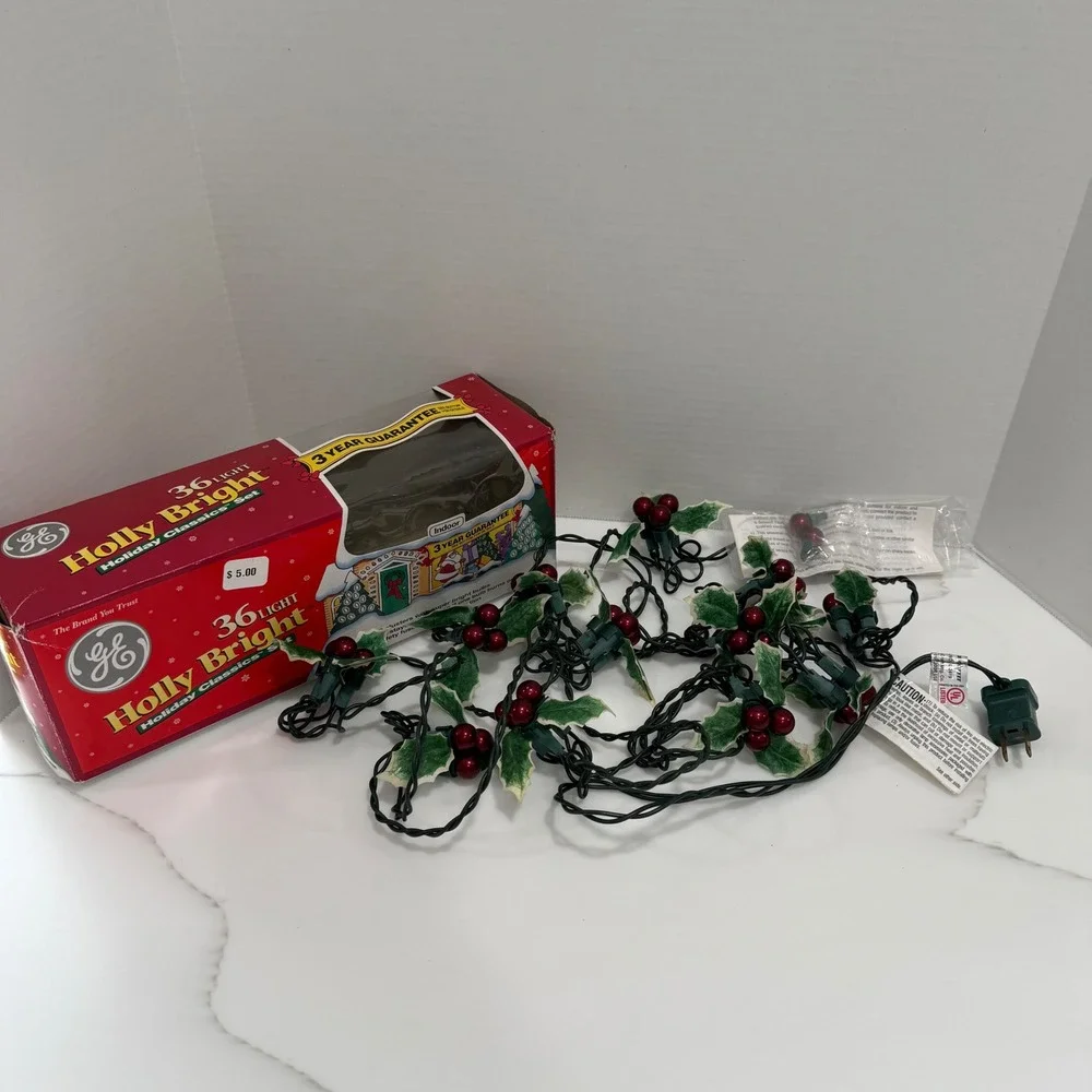 Vtg GE Holly Bright Christmas String Red Lights + Green Holly Works Holiday +Box